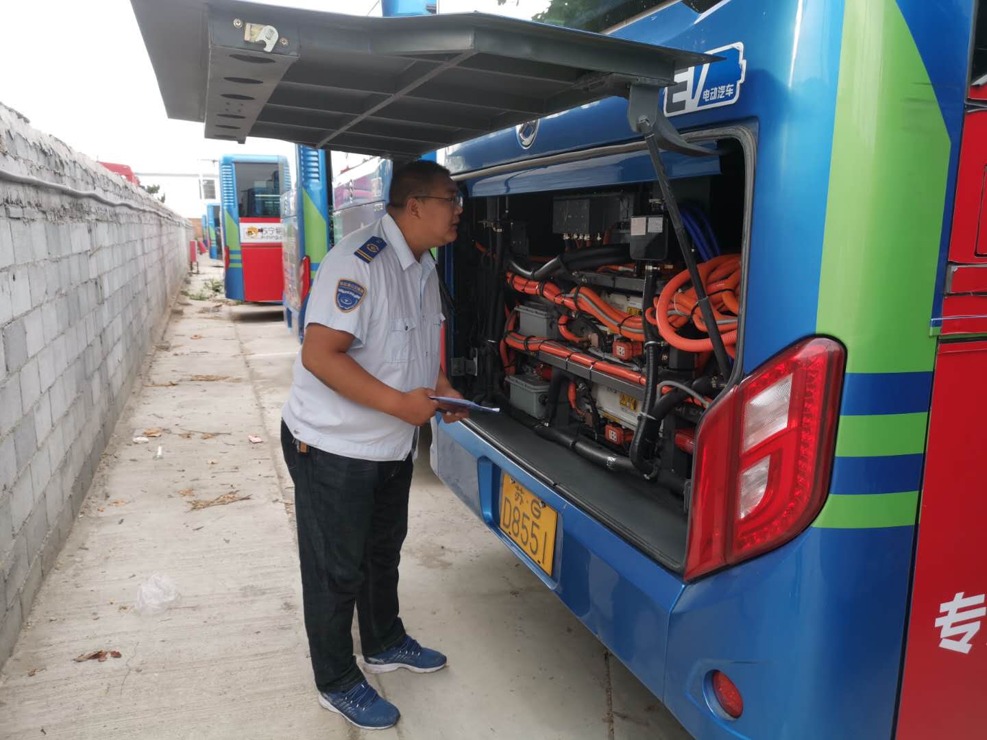 公交集團(tuán)公交事業(yè)一部開展車輛安全、機(jī)務(wù)聯(lián)合檢查