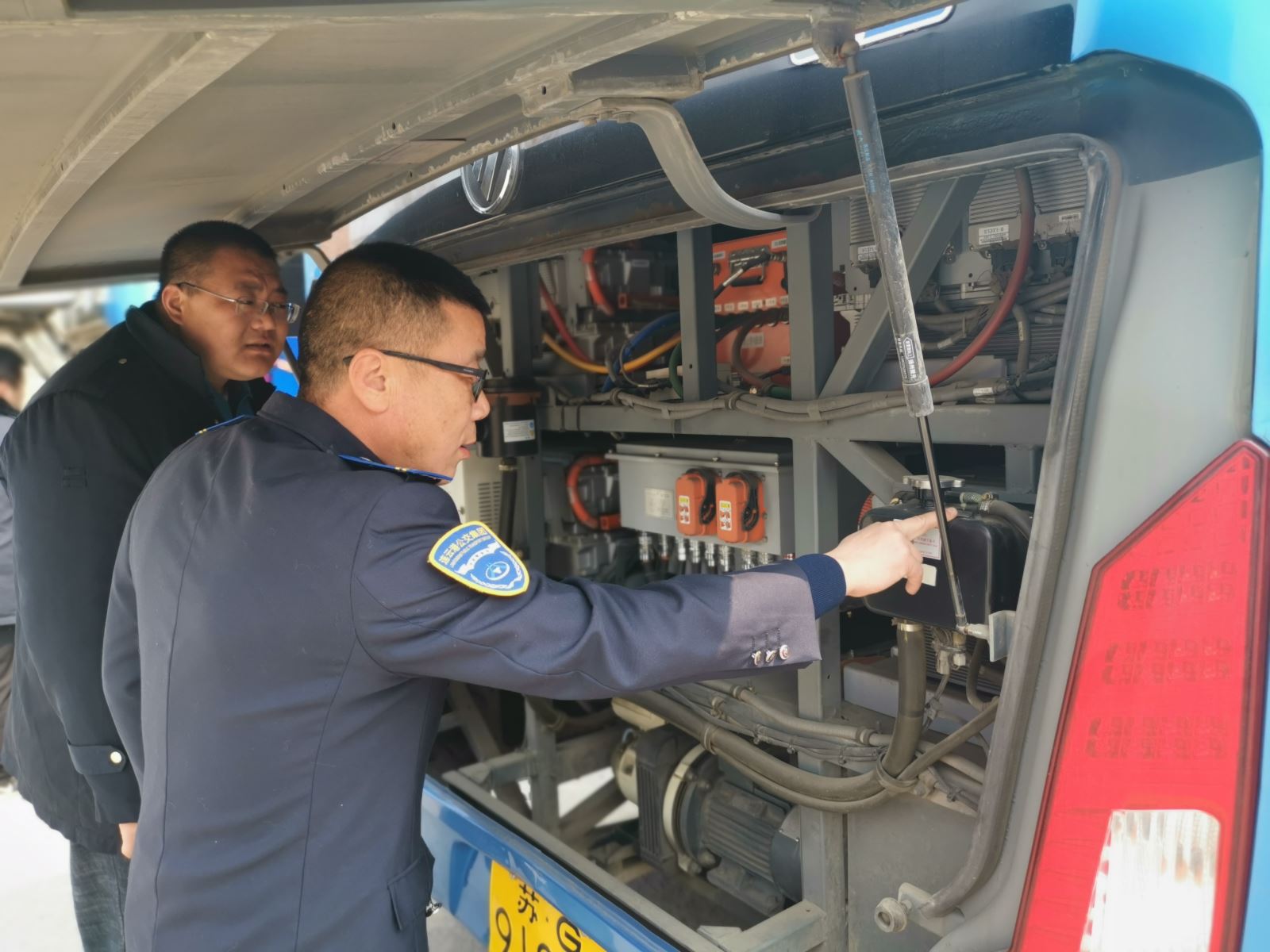 公交集團(tuán)公交事業(yè)一部 開(kāi)展春季安全、機(jī)務(wù)、運(yùn)營(yíng)聯(lián)合大檢查