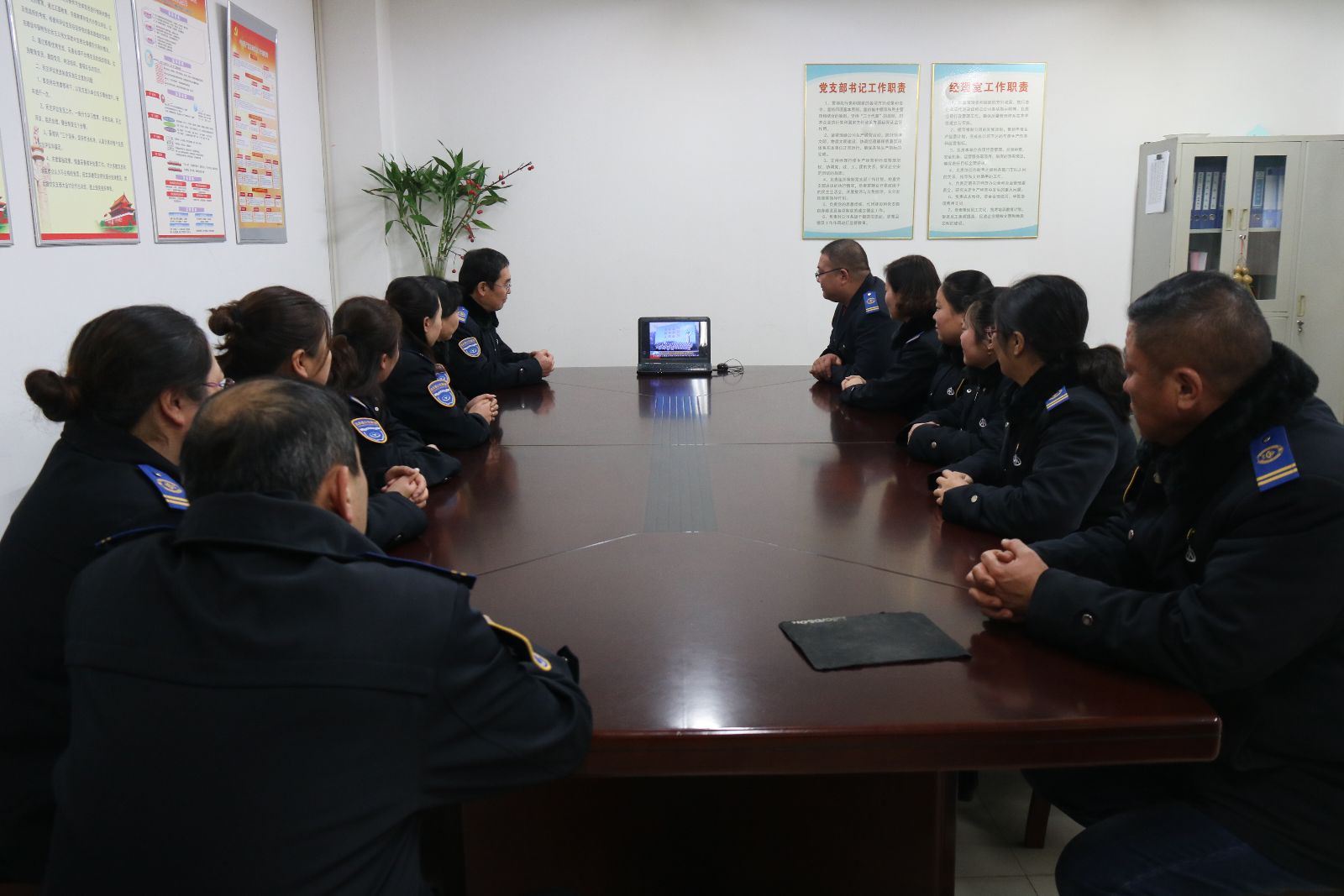 銘記歷史不忘過(guò)去