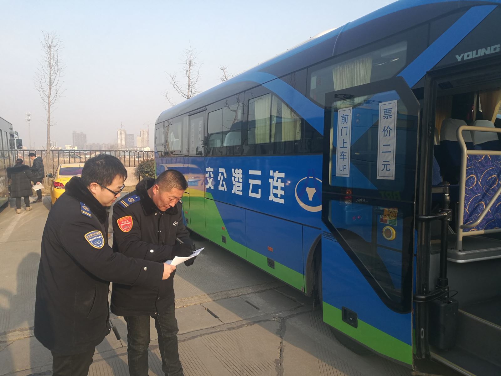 公交集團(tuán)經(jīng)營(yíng)發(fā)展事業(yè)部做好春運(yùn)期間公交車(chē)輛衛(wèi)生整治工作