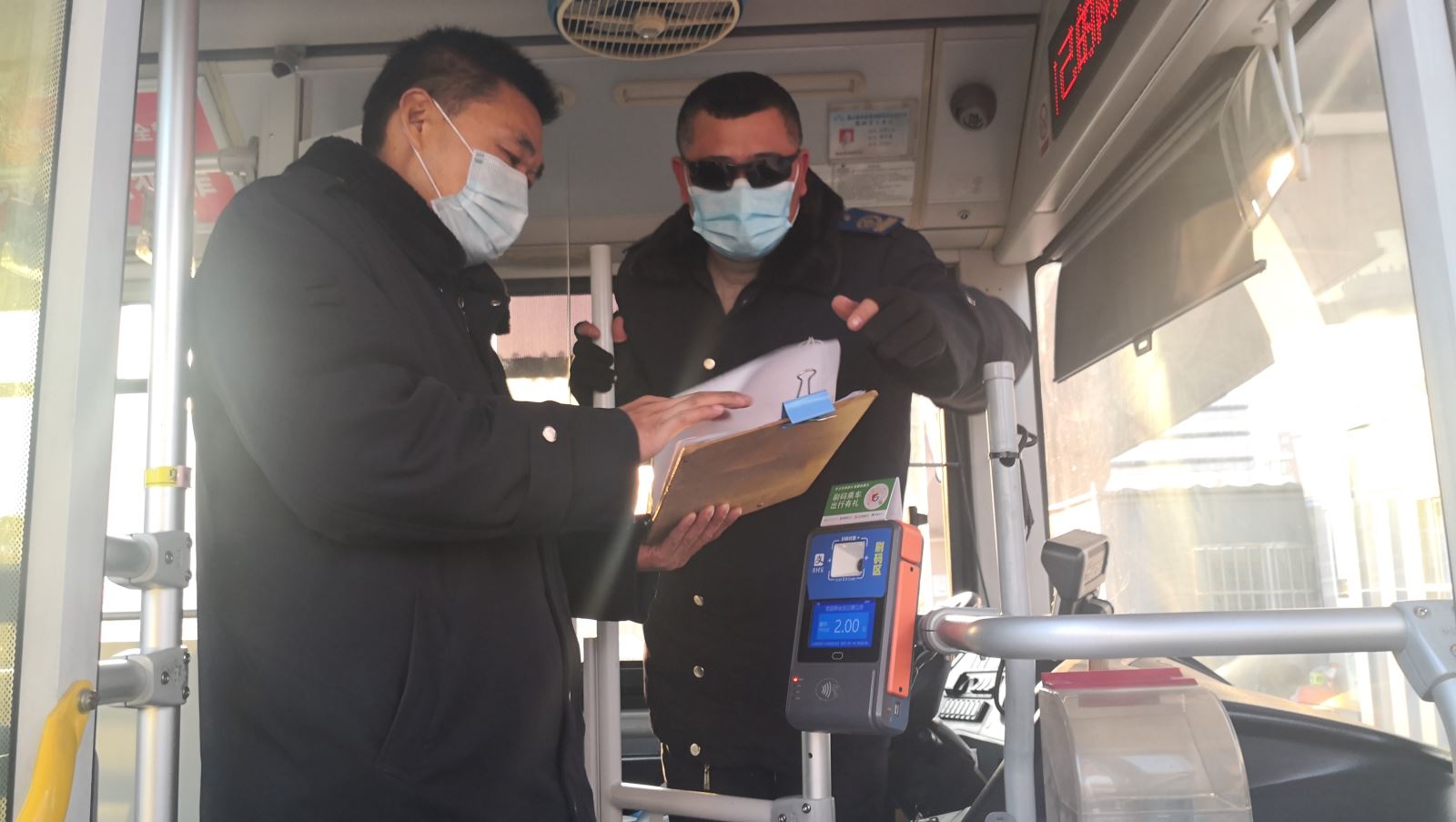 公交集團(tuán)公交事業(yè)二部開(kāi)展冬季疫情防控工作專項(xiàng)檢查