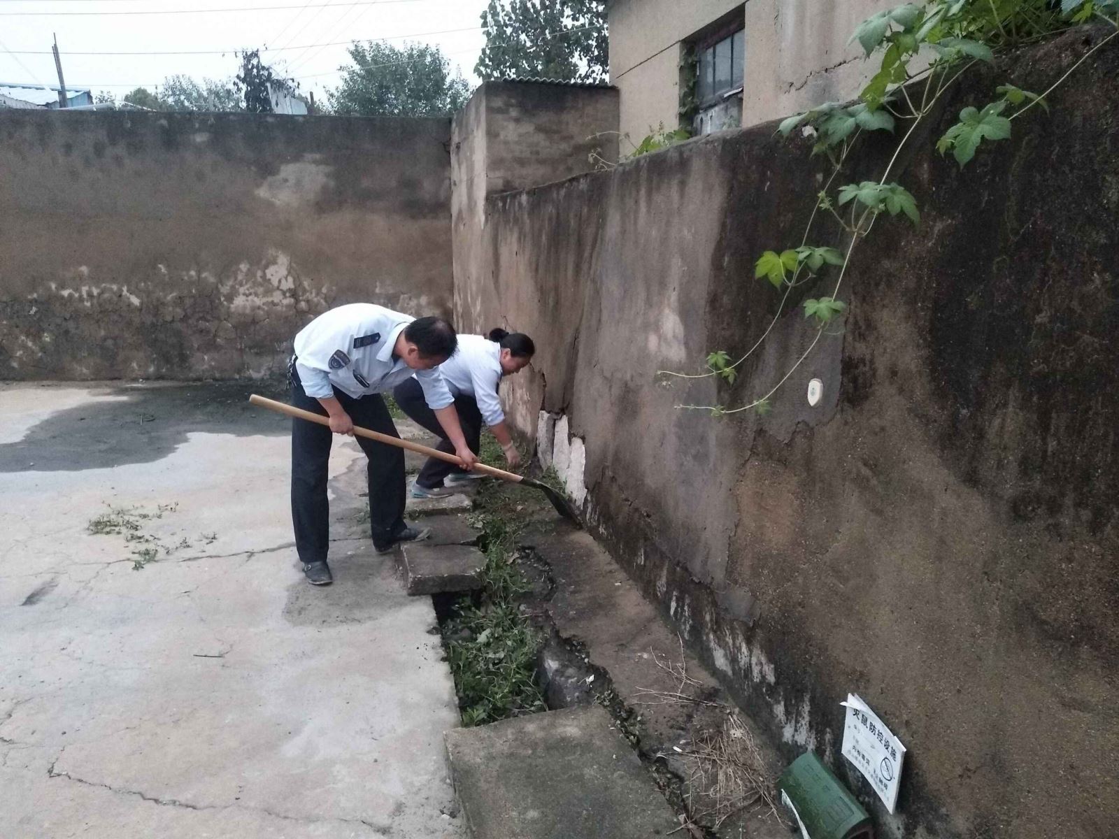 公交集團(tuán)海通公交公司做好場(chǎng)站衛(wèi)生清潔助力創(chuàng)文工作