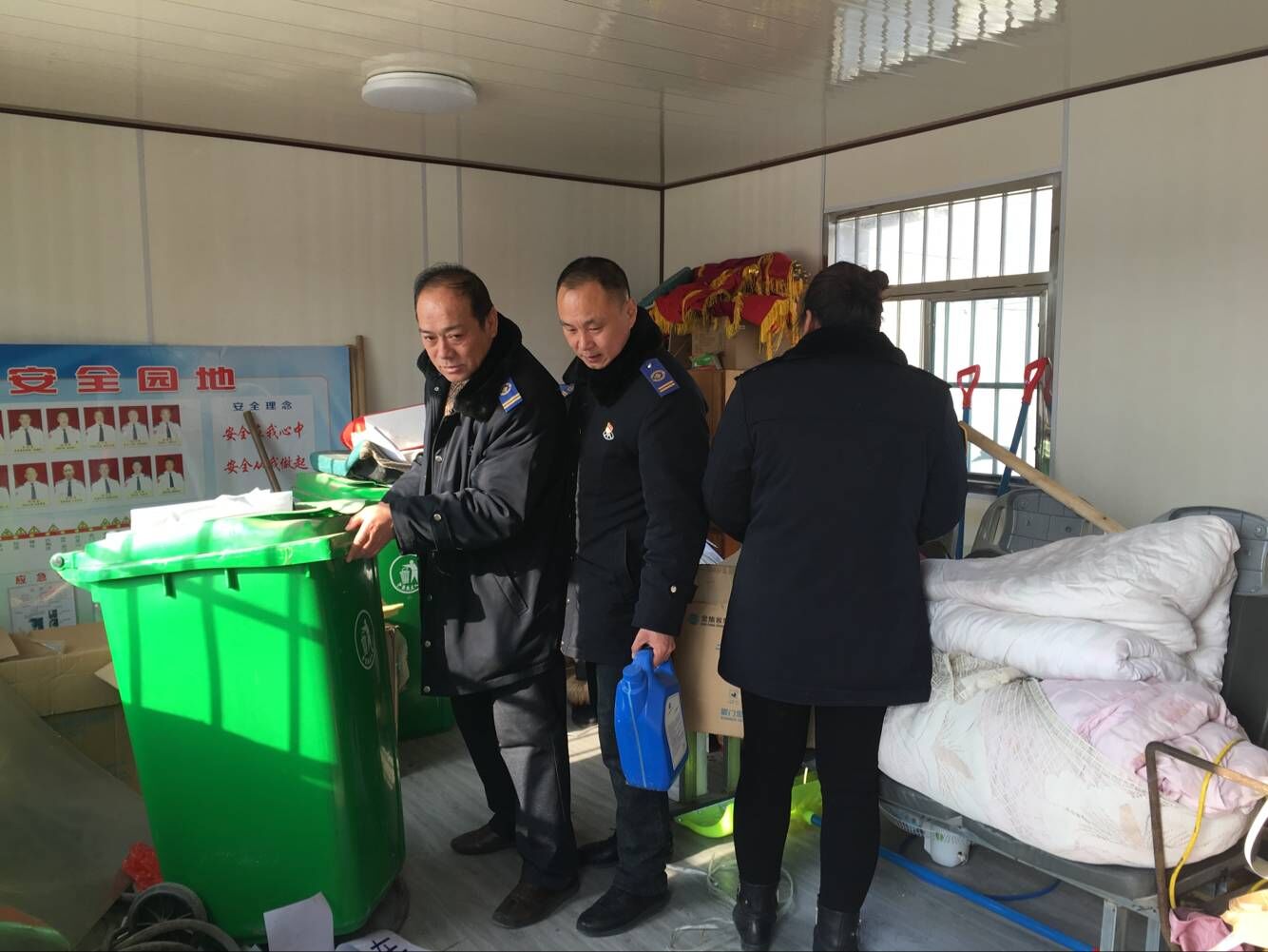 公交集團(tuán)公交事業(yè)一部開(kāi)展衛(wèi)生大掃除 強(qiáng)化創(chuàng)文工作