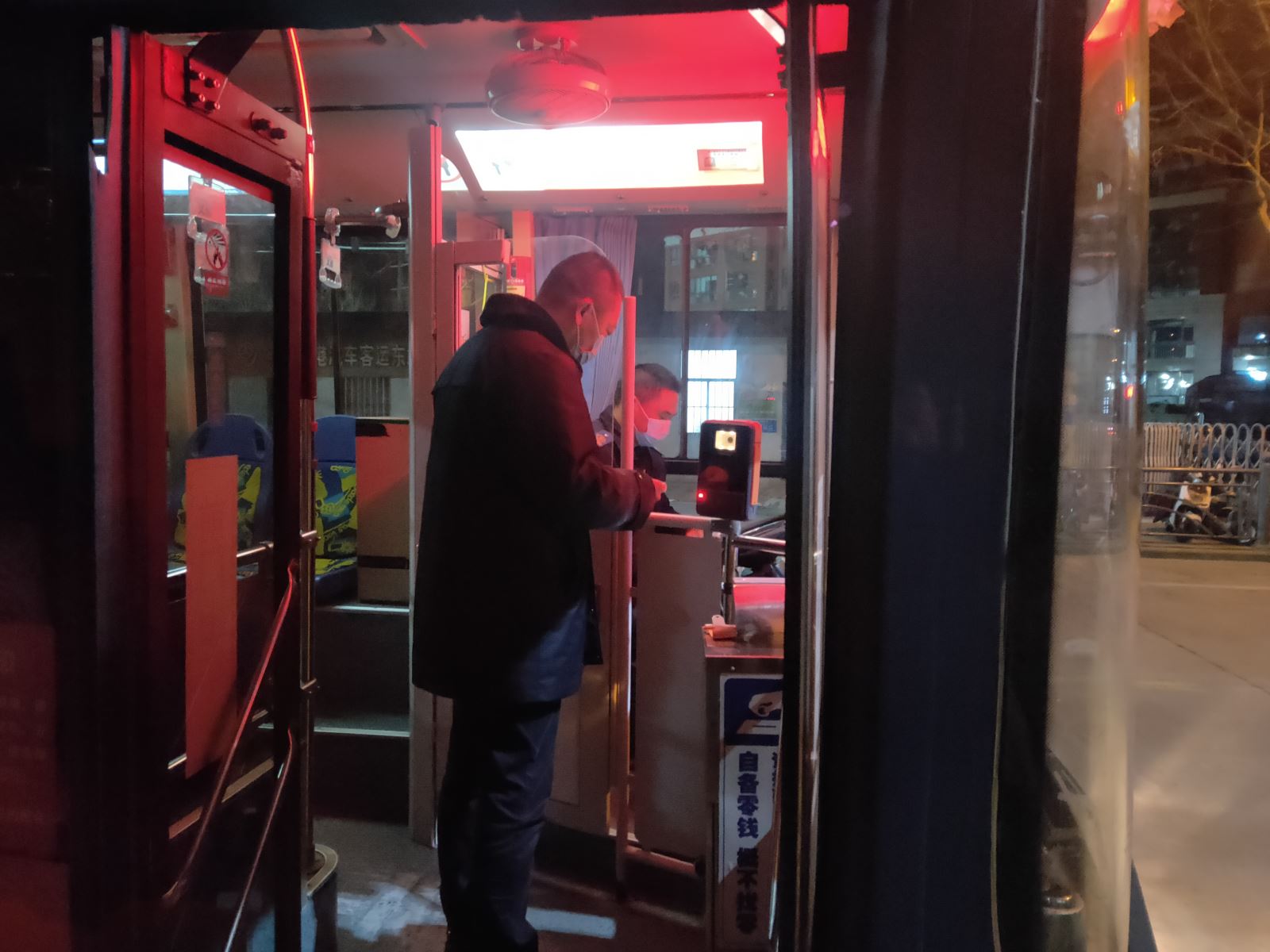 春運首日，公交集團公交事業(yè)二部開展安全大檢查