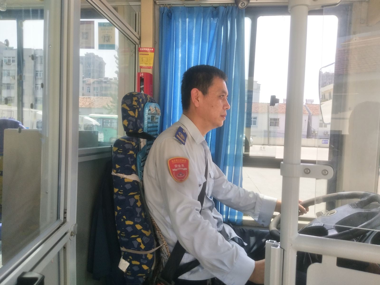 公交集團(tuán)公交事業(yè)一部119路駕駛員李紅波拾金不昧受表?yè)P(yáng)