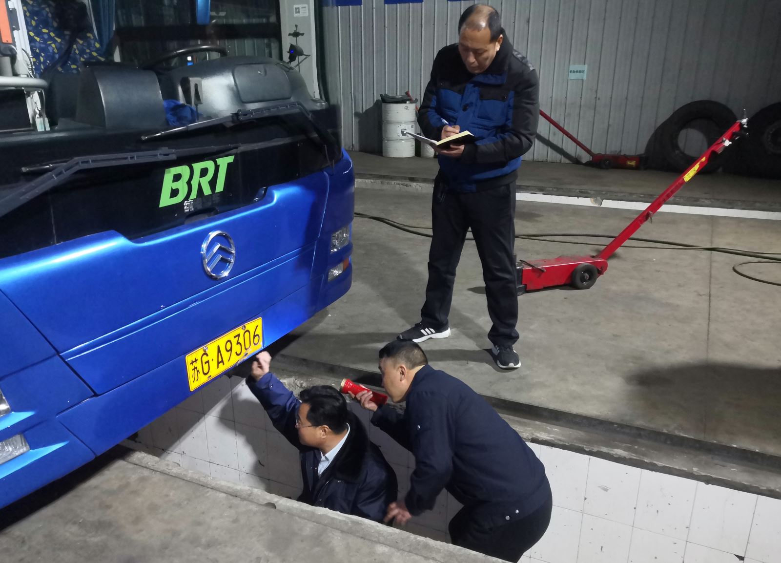 公交集團快速公交事業(yè)部展機務專項大檢查工作