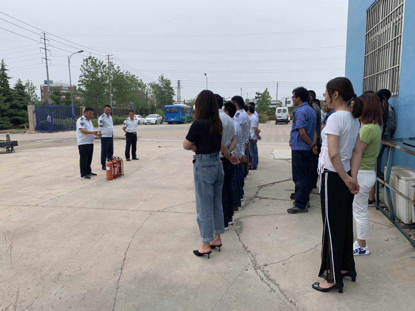 公交集團(tuán)機(jī)務(wù)技術(shù)事業(yè)部開(kāi)展消防應(yīng)急演練活動(dòng)