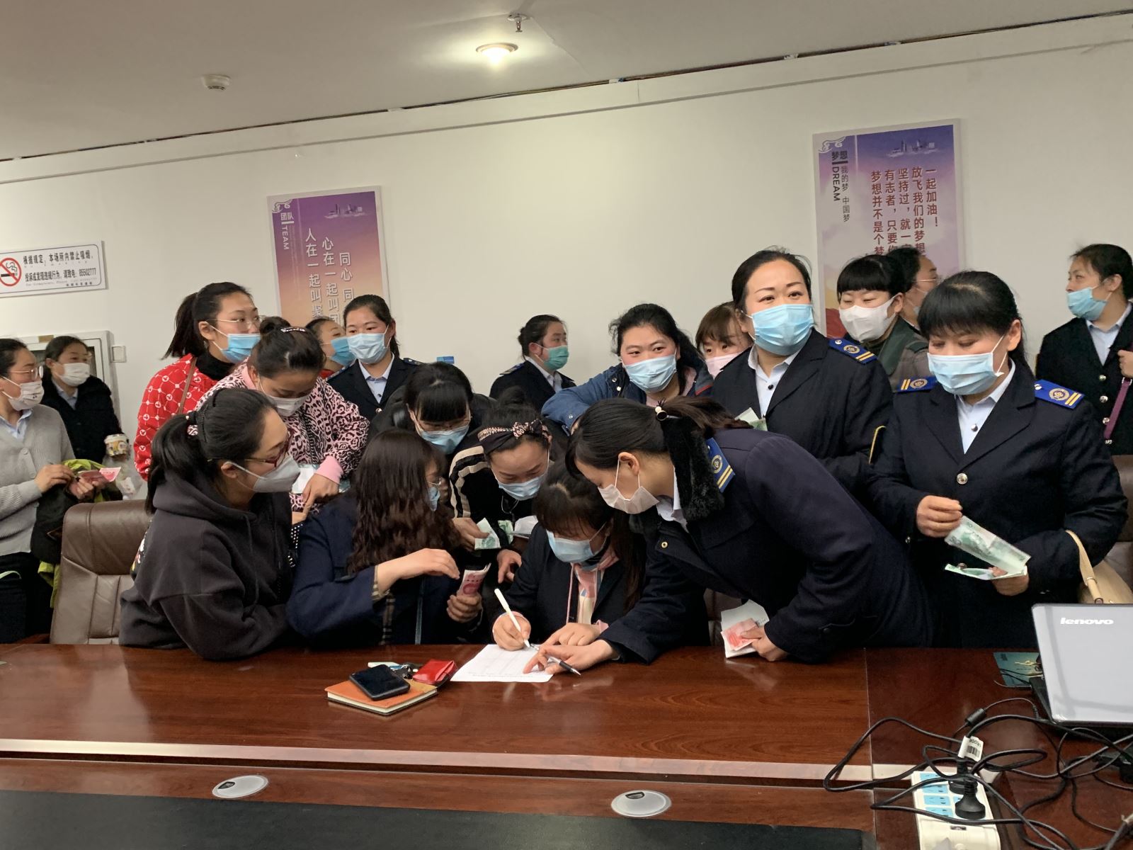 攜手戰(zhàn)病魔，大愛暖人心——快速公交事業(yè)部為站務(wù)員熊炳茹幼子捐款