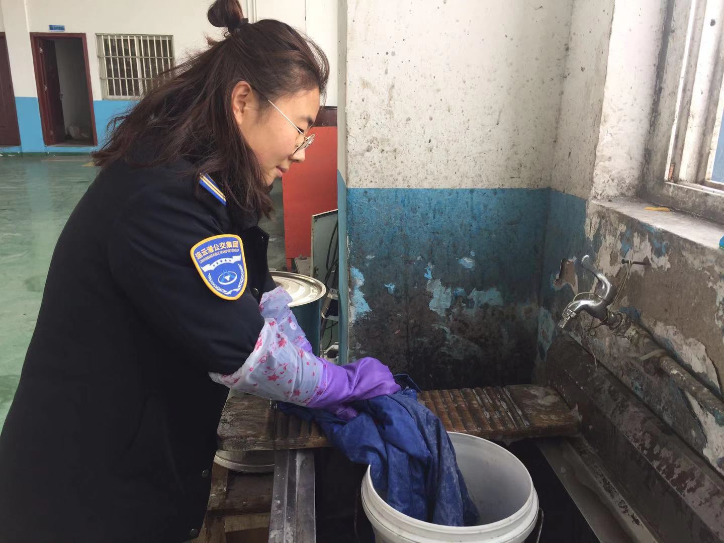 公交集團機務技術(shù)事業(yè)部開展學雷鋒關(guān)愛活動