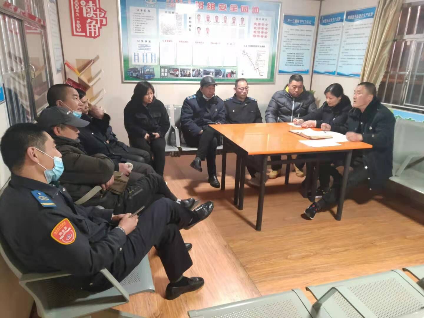 公交集團(tuán)公交事業(yè)一部召開(kāi)8路單線會(huì)