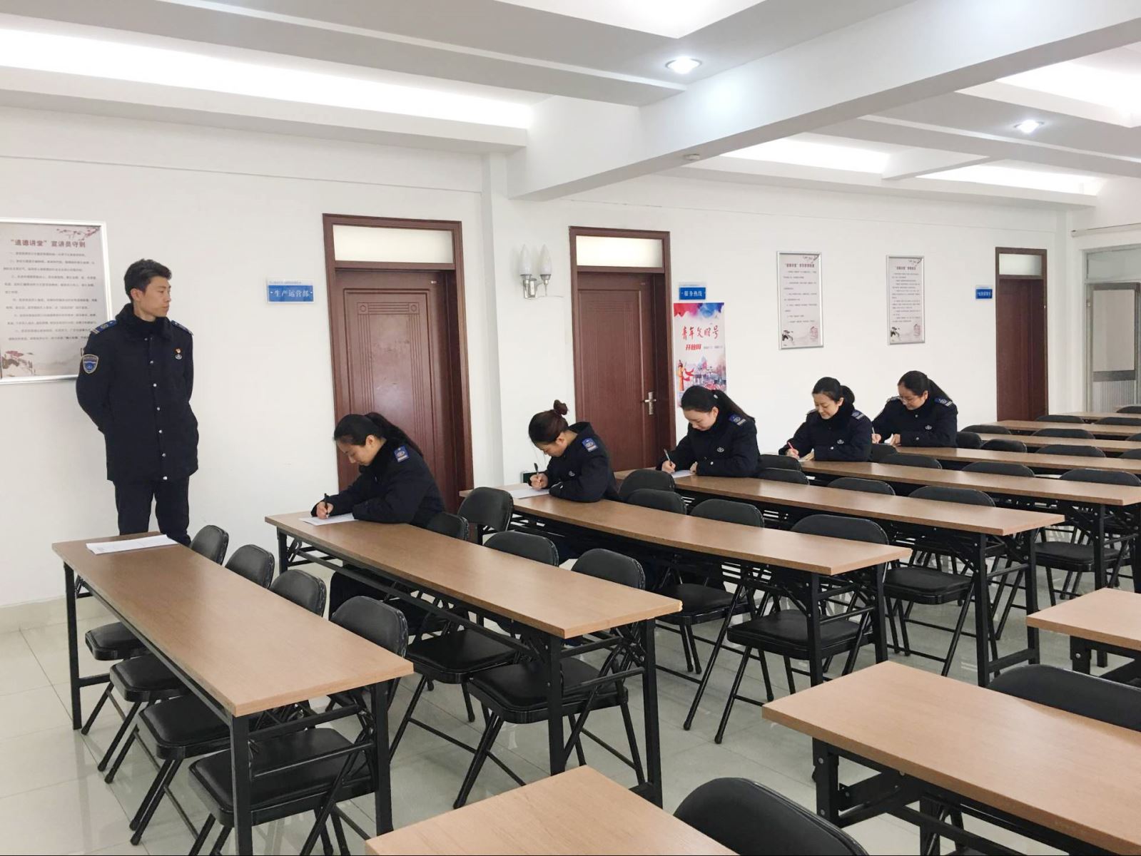 公交集團(tuán)服務(wù)熱線開(kāi)展客服人員業(yè)務(wù)知識(shí)測(cè)試工作