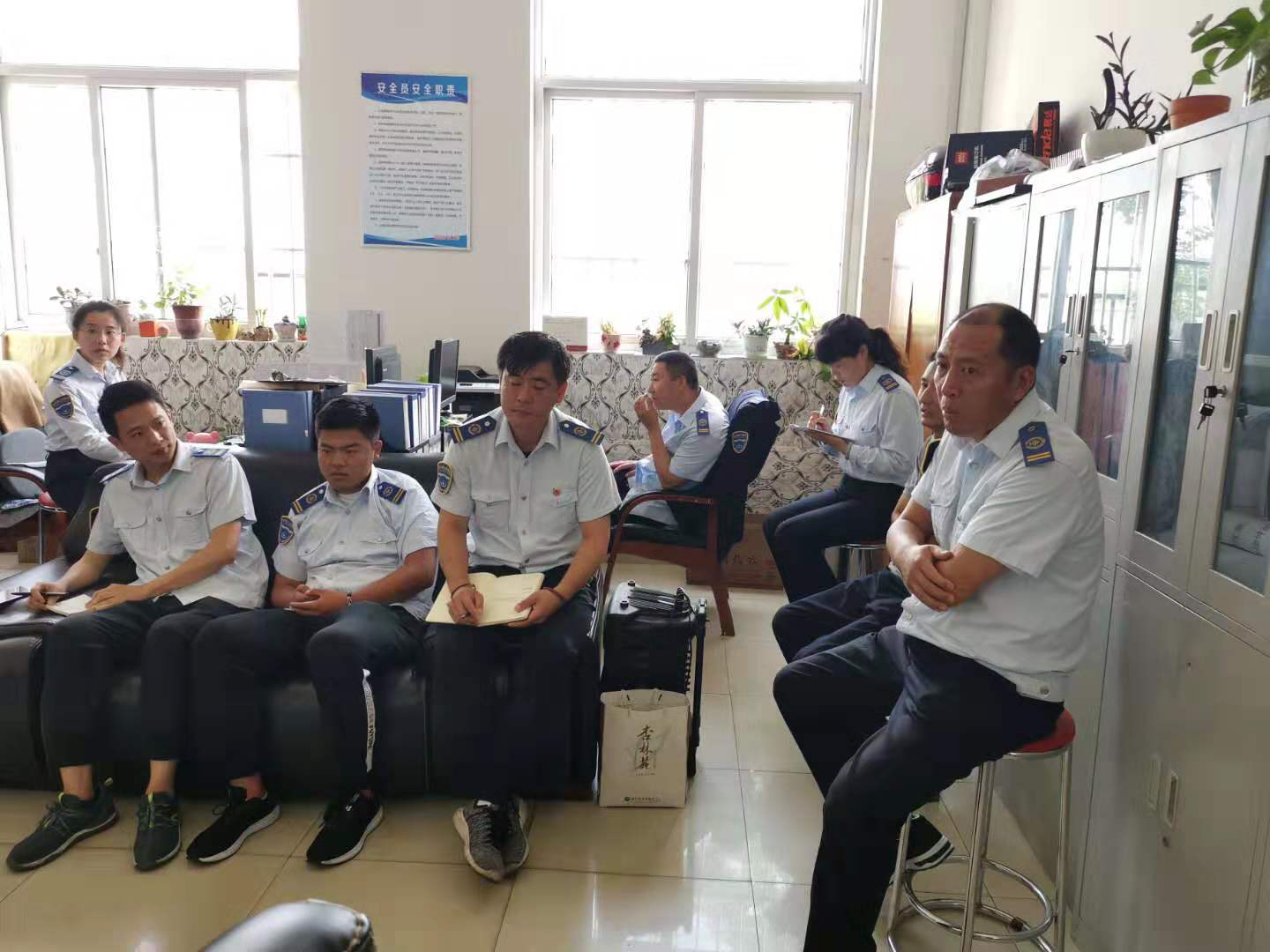 公交集團快速公交事業(yè)部召開機務(wù)工作會議