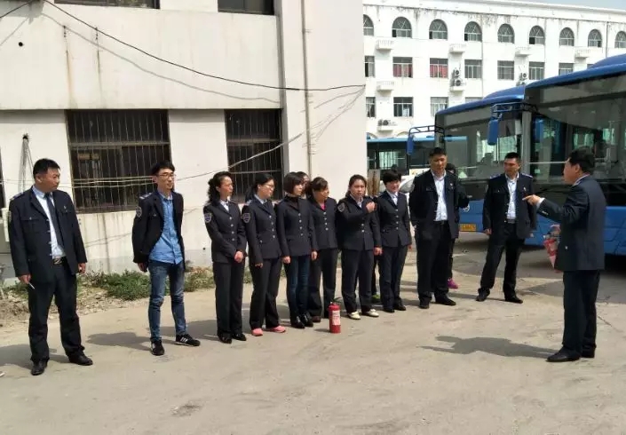“共筑心中防火墻，搭起生命安全網(wǎng)”消防演練走進(jìn)公交集體佳連公司