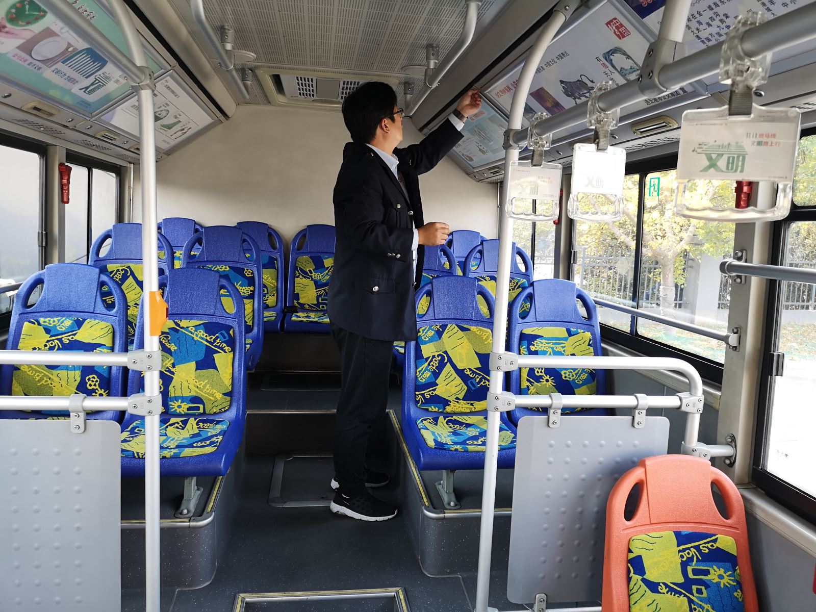 公交集團公交事業(yè)二部持續(xù)開展創(chuàng)文專項大檢查