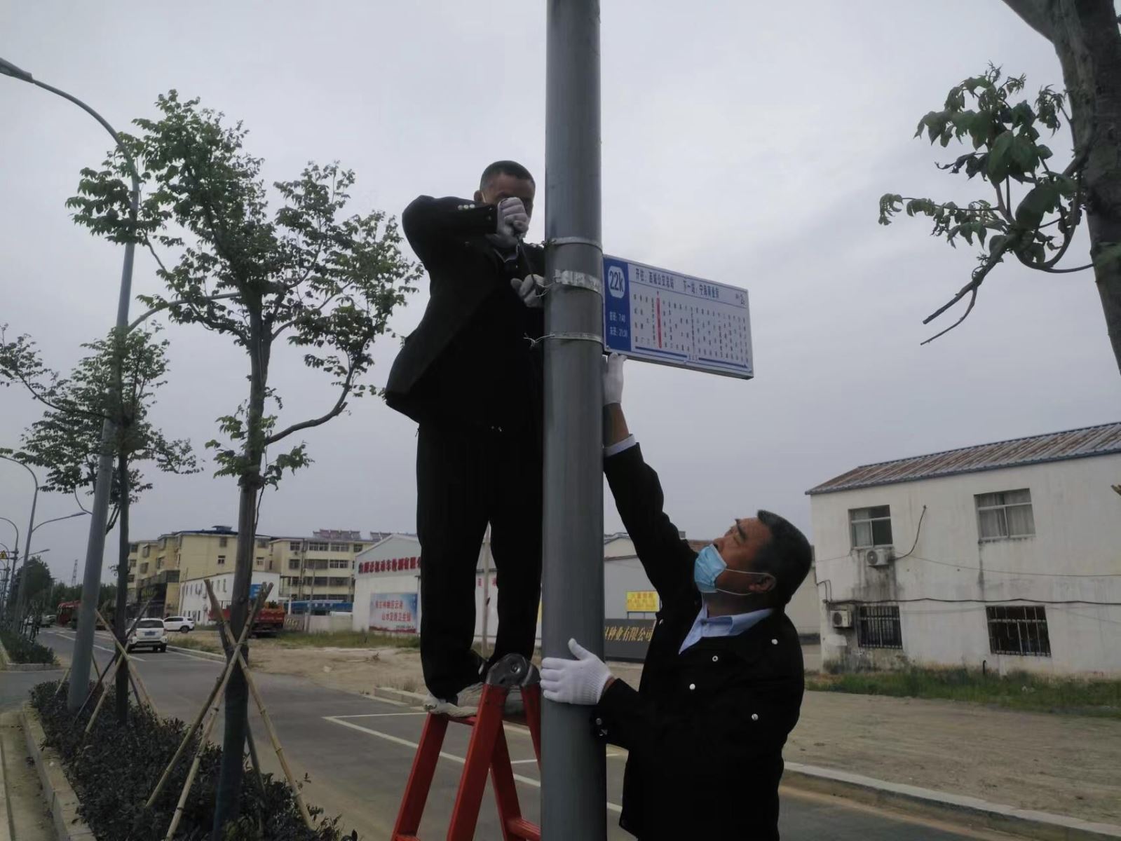 公交集團公交事業(yè)一部開展線路路牌 排查整改