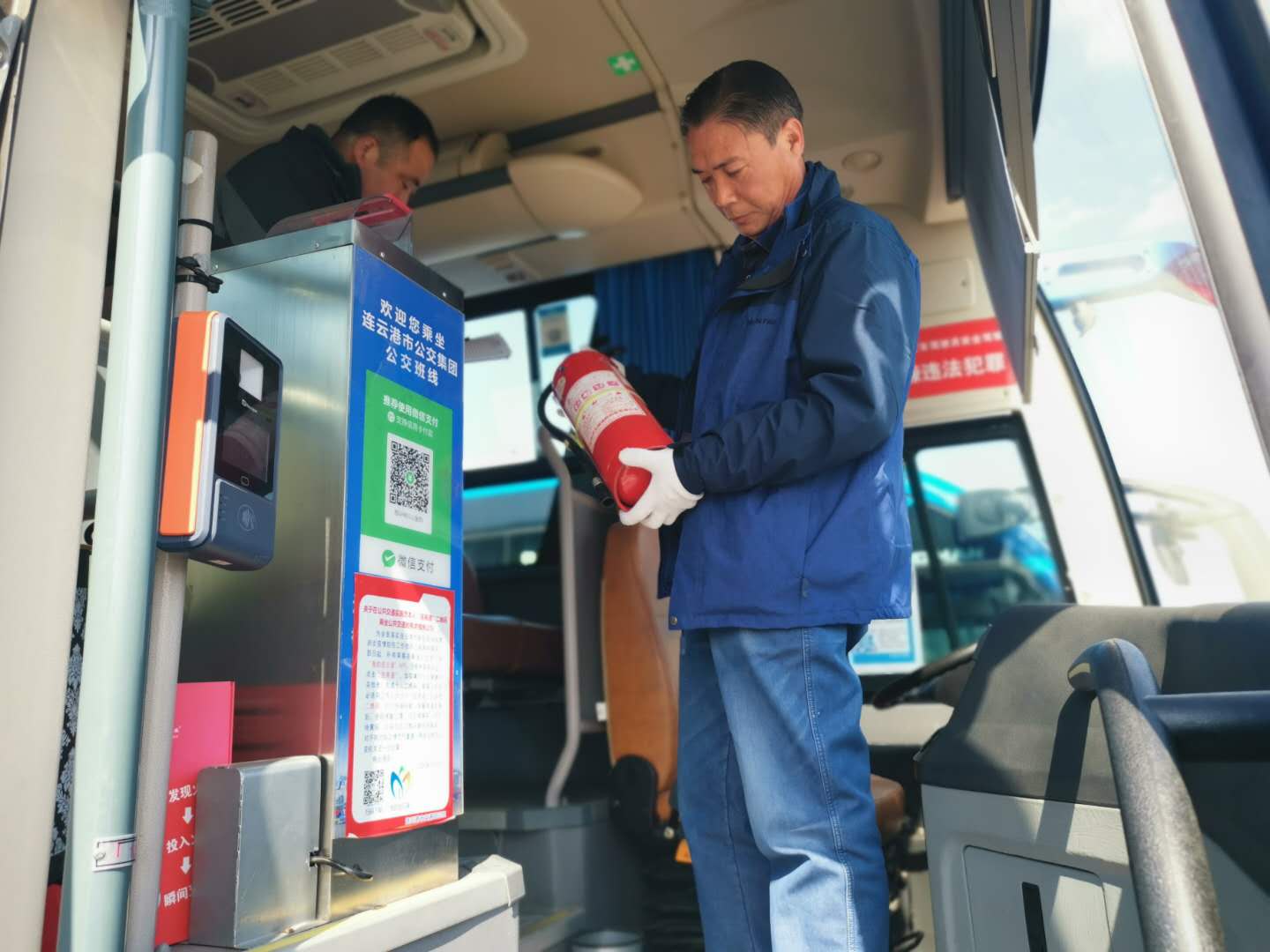 經(jīng)營發(fā)展事業(yè)部開展消防設(shè)備安全檢查