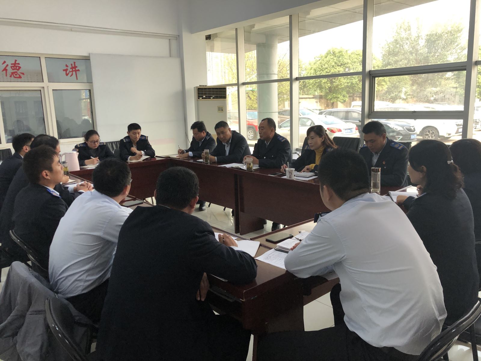 公交集團(tuán)經(jīng)營(yíng)發(fā)展事業(yè)部召開創(chuàng)文迎檢部署會(huì)