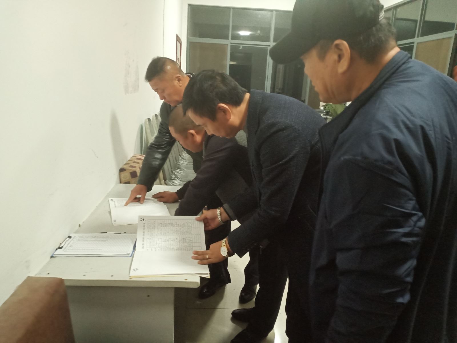 公交集團公交事業(yè)一部加強夜查筑牢安全生產(chǎn)防線