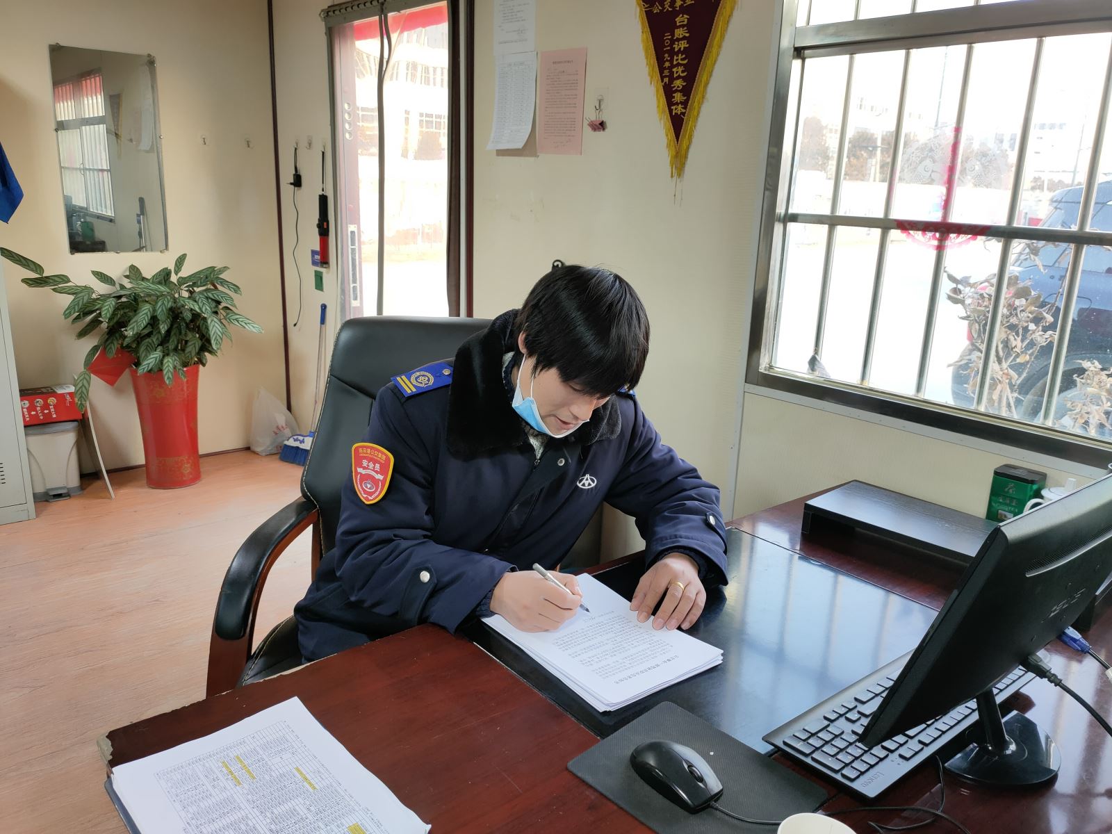 公交集團公交事業(yè)一部簽訂駕駛員安全行車責任書