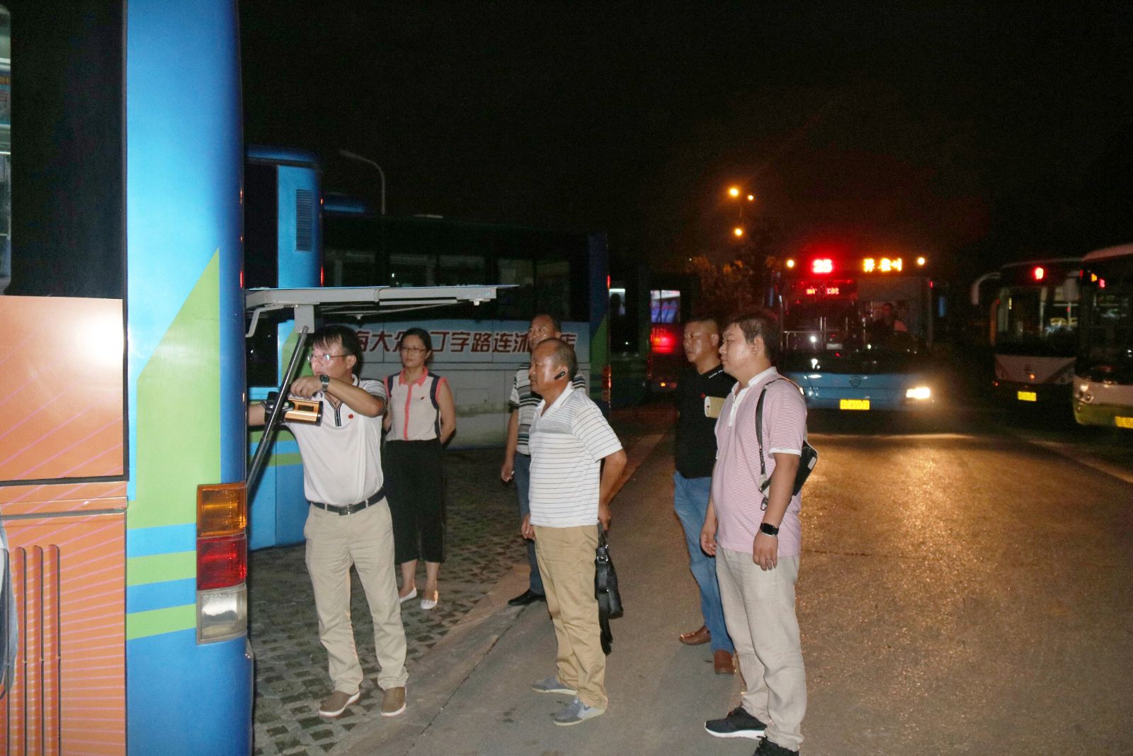 海通公交公司基層單位不畏高溫積極開(kāi)展各項(xiàng)工作