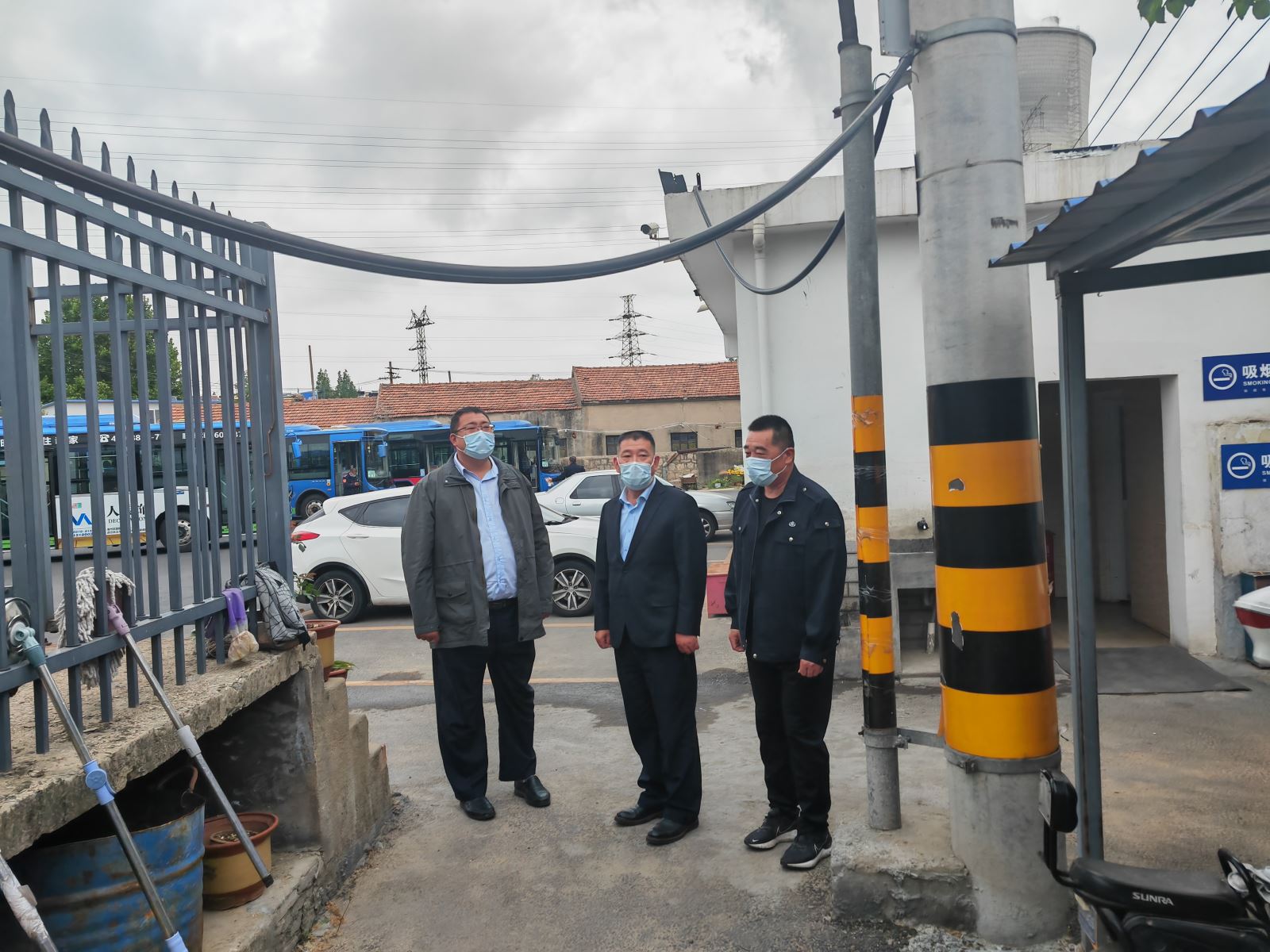 公交集團公交事業(yè)一部拉緊安全紅繩 提前部署西門場站汛期安全防范措施