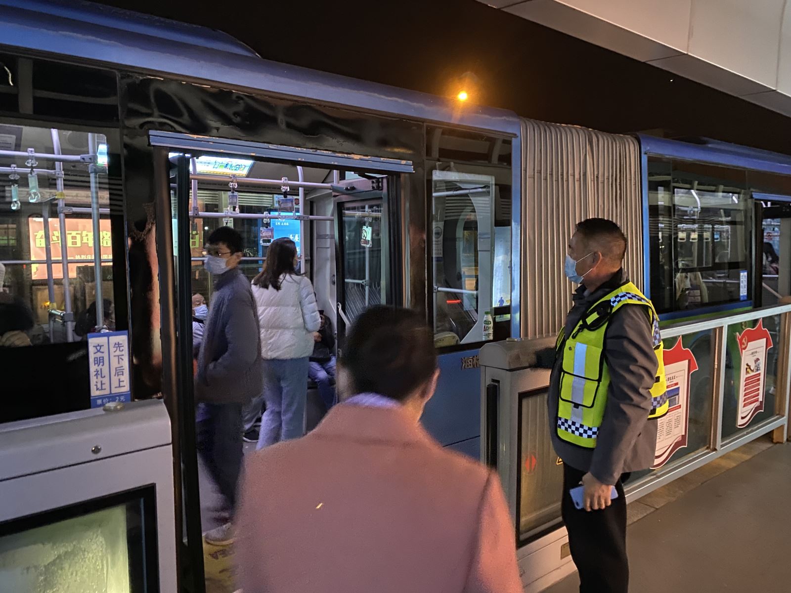 公交集團(tuán)快速公交事業(yè)部開(kāi)展安全生產(chǎn) 大檢查“突擊月”活動(dòng)