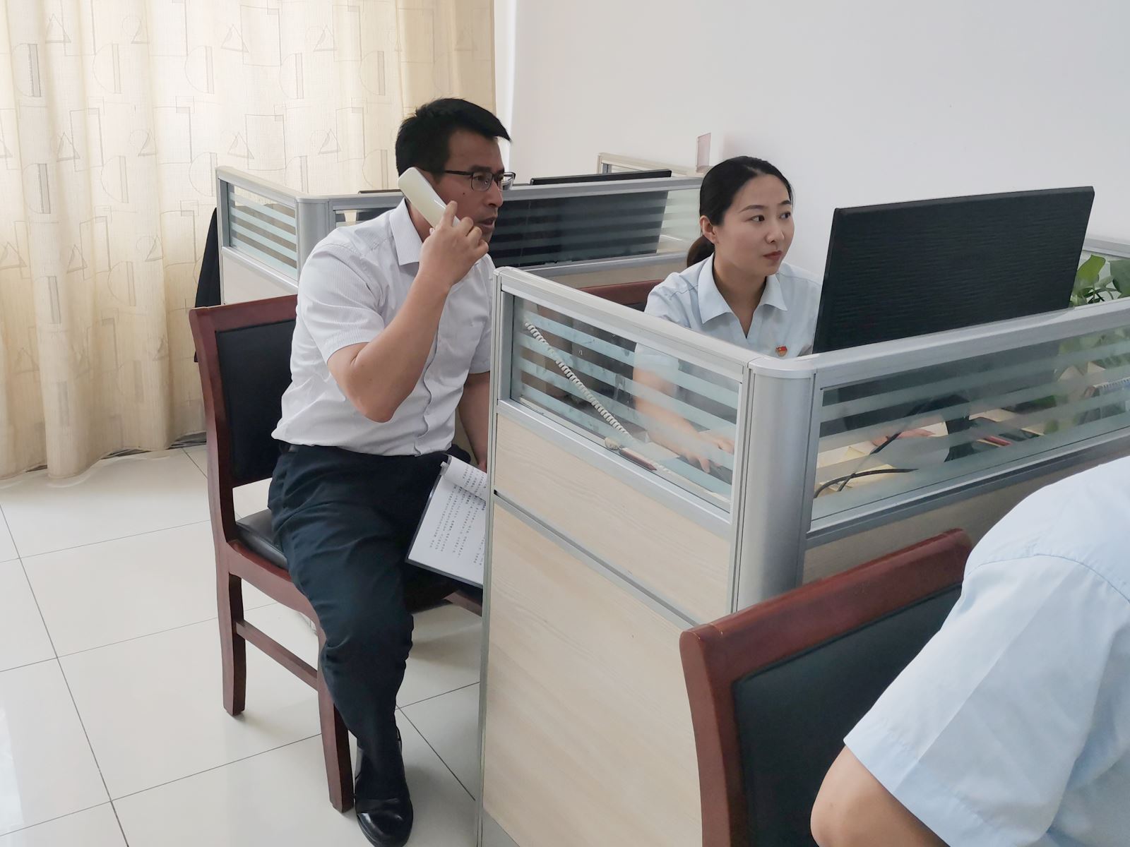 公交集團(tuán)開展“傾聽民意、為民解難”暨“我當(dāng)一天話務(wù)員”活動