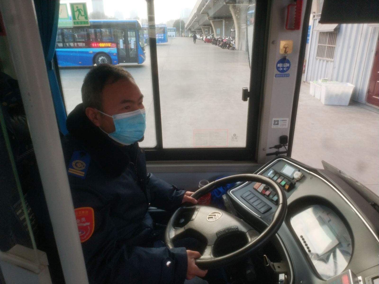 公交37路駕駛員蔣洪來及時歸還乘客丟失的手機(jī)