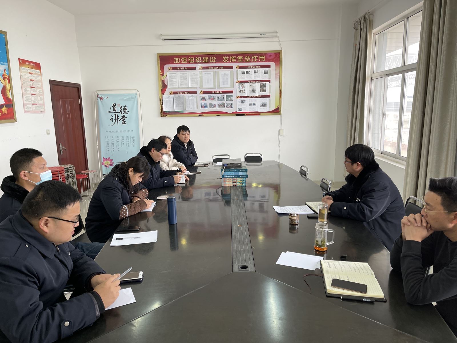 公交集團(tuán)公交事業(yè)二部召開生產(chǎn)運(yùn)營(yíng)專題會(huì)