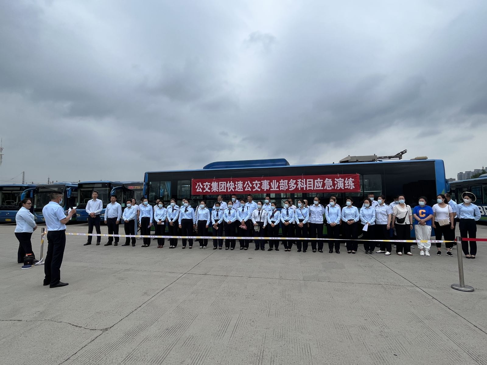 公交集團(tuán)快速公交事業(yè)部開(kāi)展“多科目應(yīng)急演練”