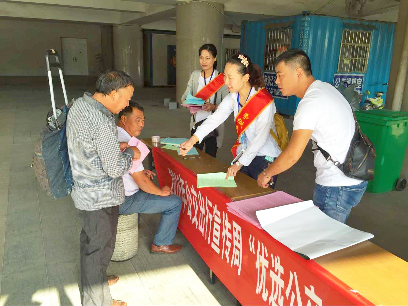 連云港公交集團(tuán)開展2016年“公交出行宣傳周”集中宣傳活動(dòng)