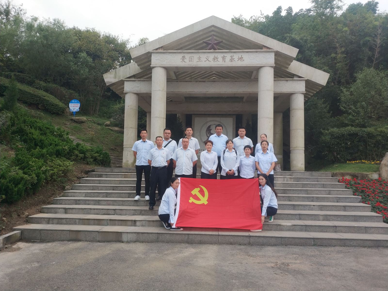 公交集團公交事業(yè)二部開展“銘記豐功偉績、傳揚英烈精神”宣傳教育活動