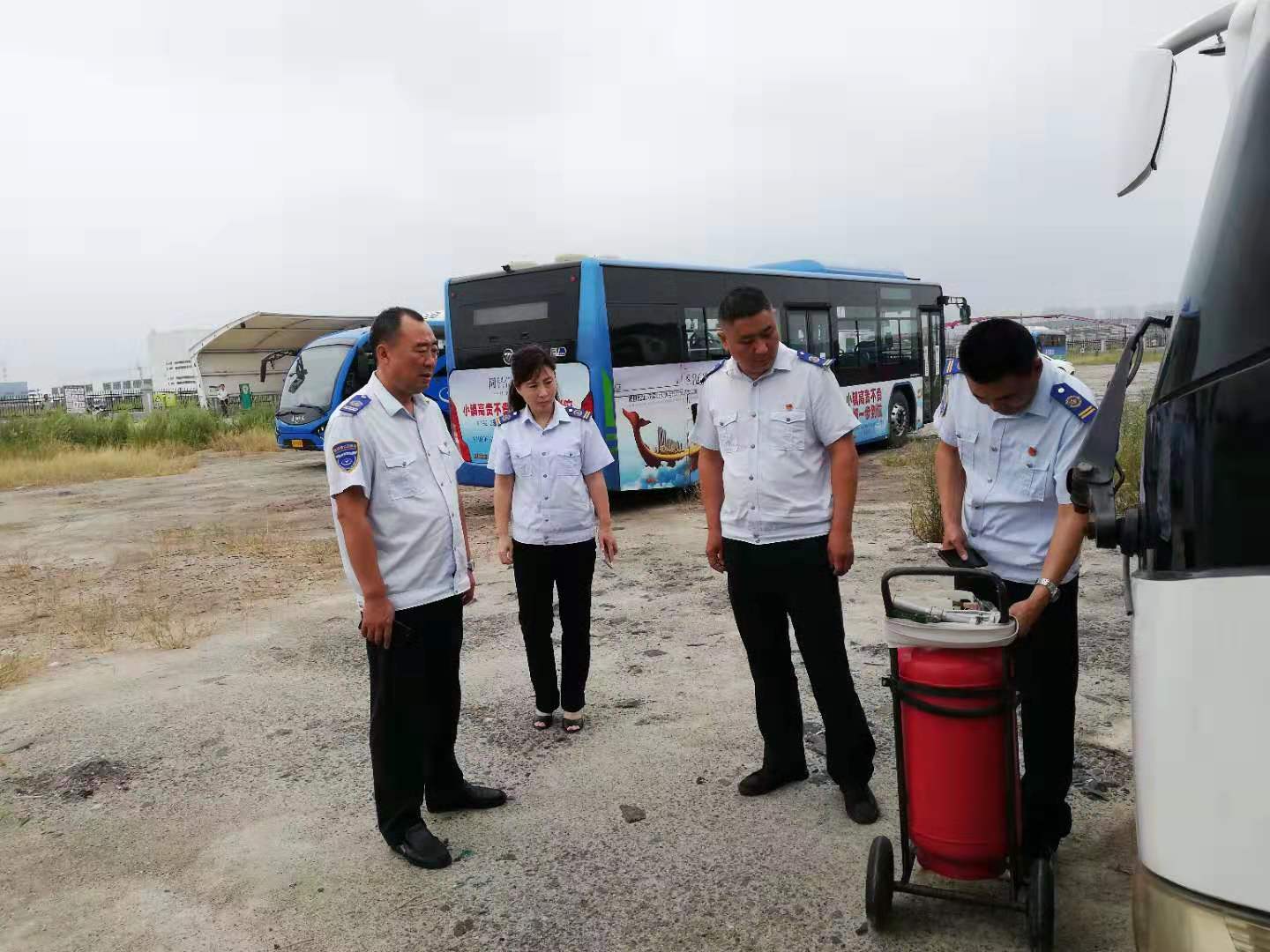 公交集團(tuán)經(jīng)營發(fā)展事業(yè)部開展節(jié)前車輛安全專項(xiàng)檢查