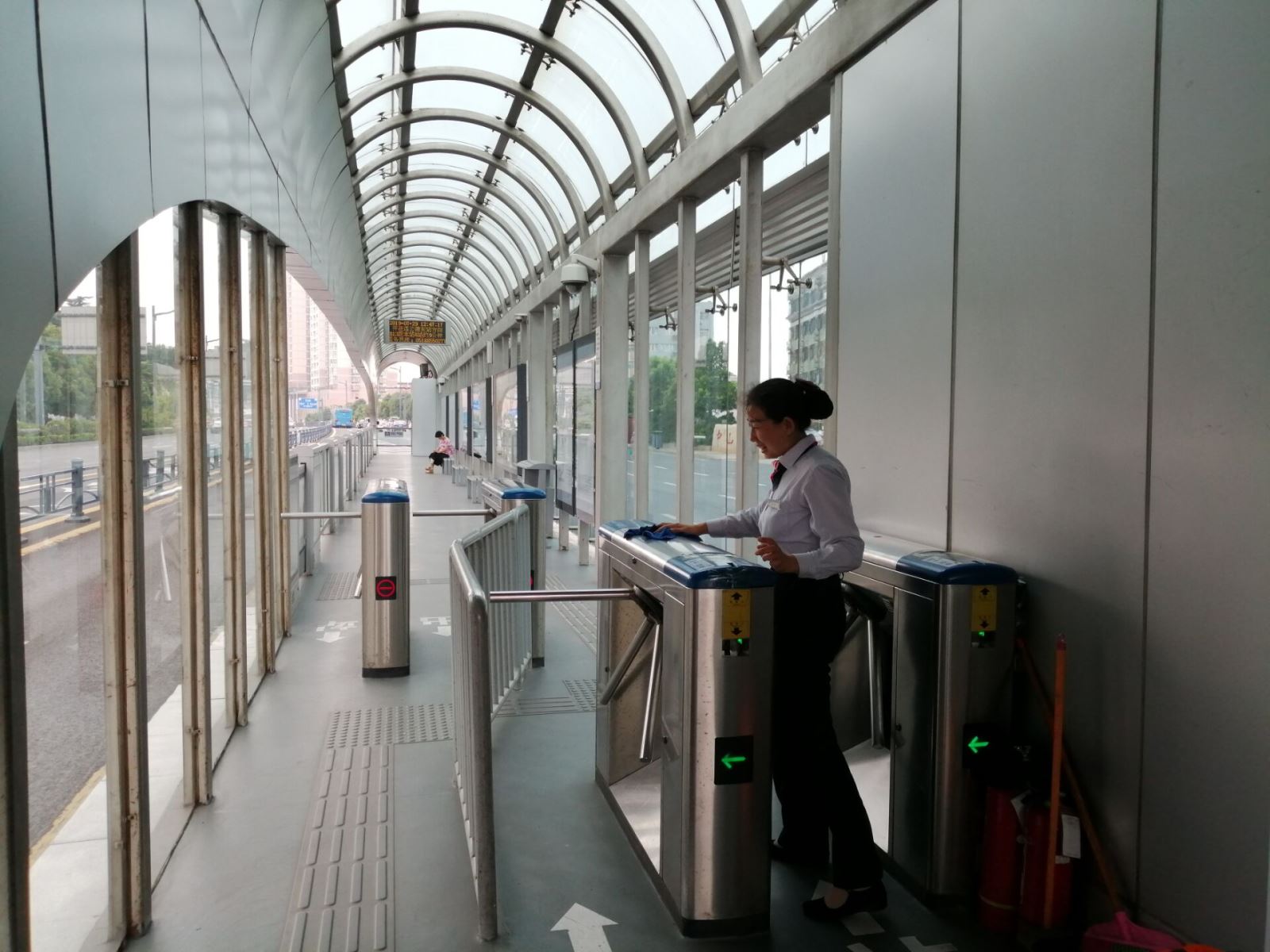 老吾老，以及人之老 公交集團(tuán)站務(wù)員陳新梅的工作法則