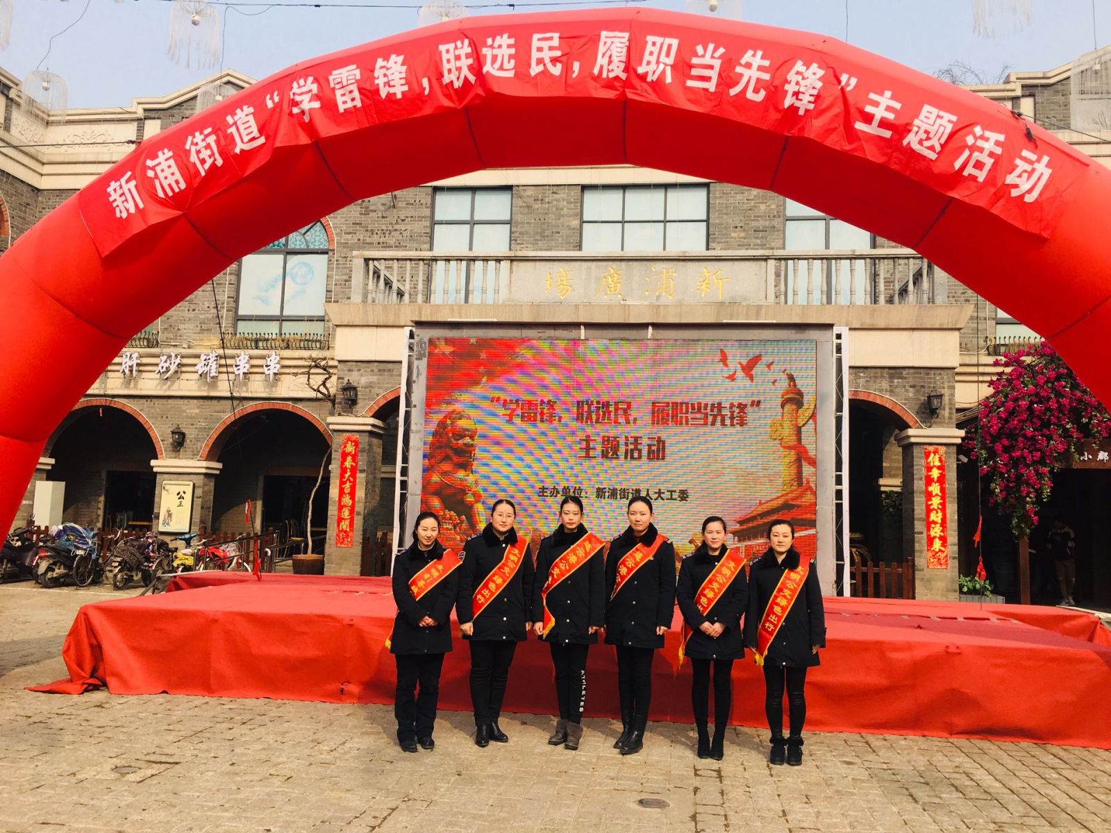 公交集團(tuán)開展“學(xué)雷鋒、我行動”志愿服務(wù)活動