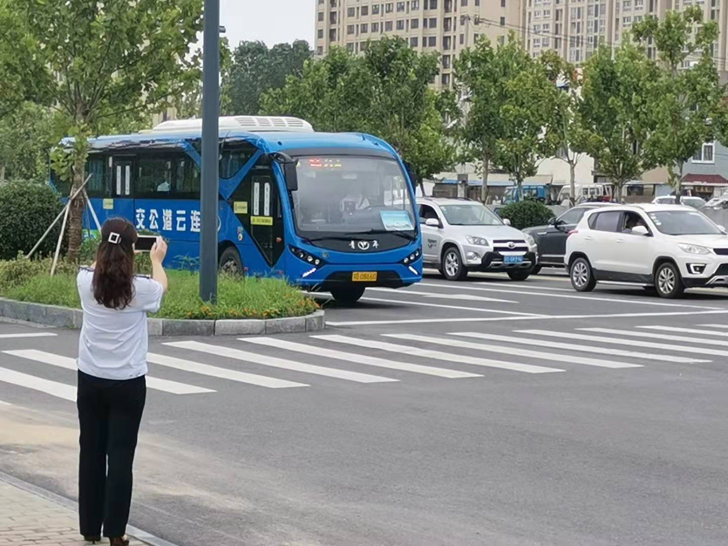 公交集團(tuán)經(jīng)營(yíng)發(fā)展事業(yè)部開展路口、站點(diǎn)及斑馬線專項(xiàng)檢查活動(dòng)