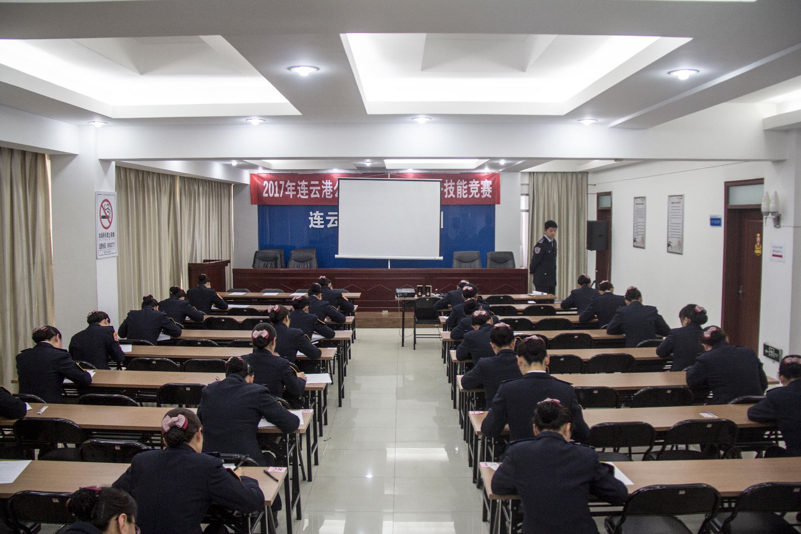 公交集團(tuán)2017年站務(wù)員服務(wù)技能競賽正式開賽