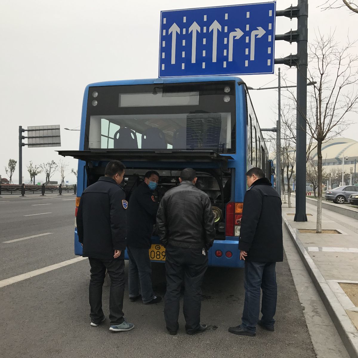 公交東部公司開展清明節(jié)前機務(wù)專項大檢查