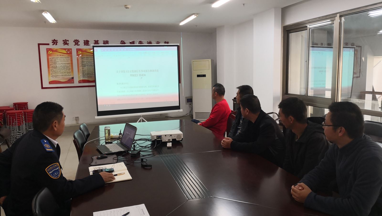 公交集團(tuán)快速公交公司開展新進(jìn)駕駛員教育培訓(xùn)學(xué)習(xí)