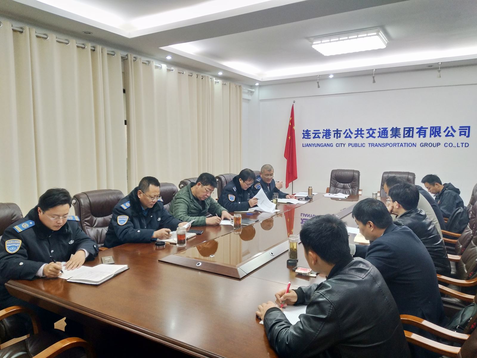 公交集團(tuán)召開(kāi)金旅廠家約談會(huì)