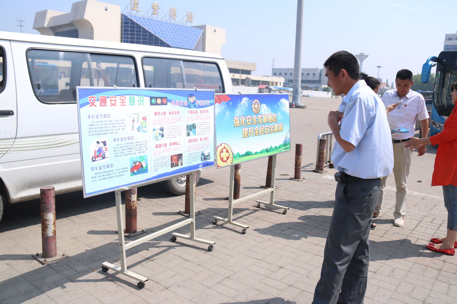 公交新浦公司組織駕駛員進(jìn)行應(yīng)急處置排演