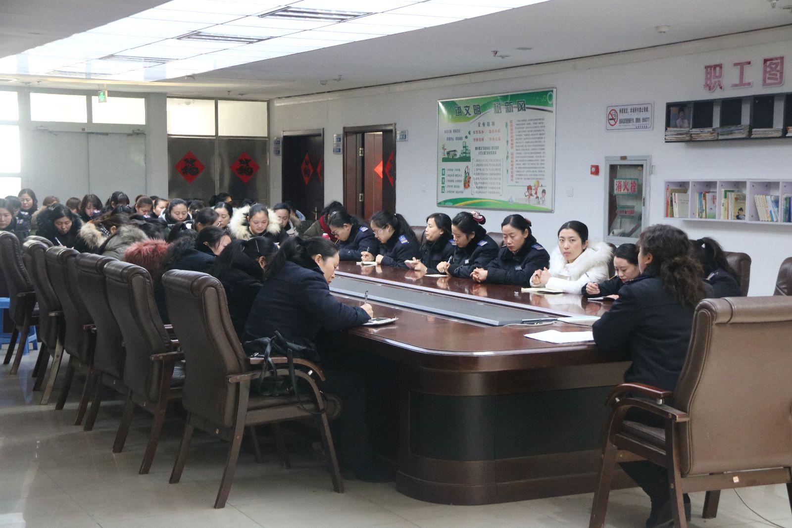 公交集團(tuán)快速公司召開冬季站務(wù)員“文明安全、優(yōu)質(zhì)服務(wù)”會議