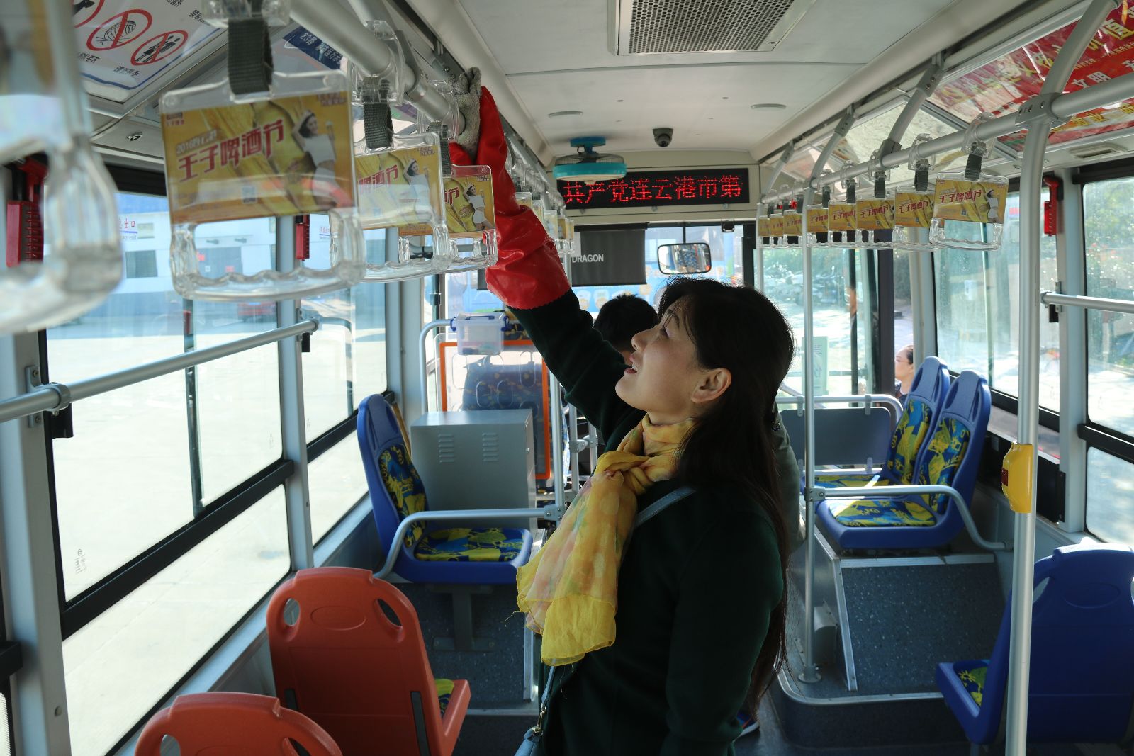 公交集團(tuán)新浦公司利用公交特點(diǎn) 積極開(kāi)展創(chuàng)衛(wèi)工作