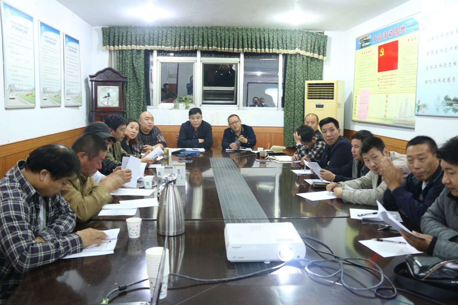 公交新浦公司召開《駕駛員營運服務(wù)標(biāo)準(zhǔn)規(guī)范》試行動員會議