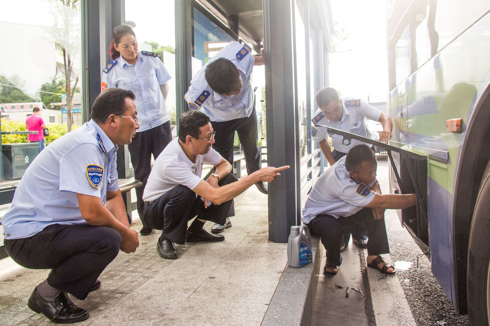 公交集團(tuán)領(lǐng)導(dǎo)帶隊督導(dǎo)問安全