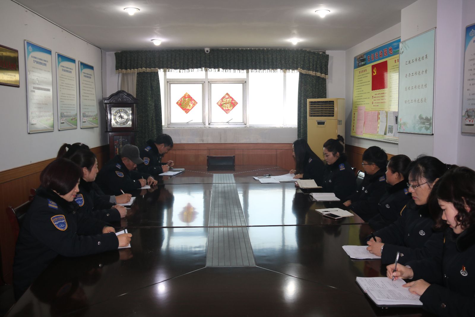 公交新浦公司組織學(xué)習(xí)《連云港市公交集團(tuán)員工考勤及請(qǐng)休假管理規(guī)定》