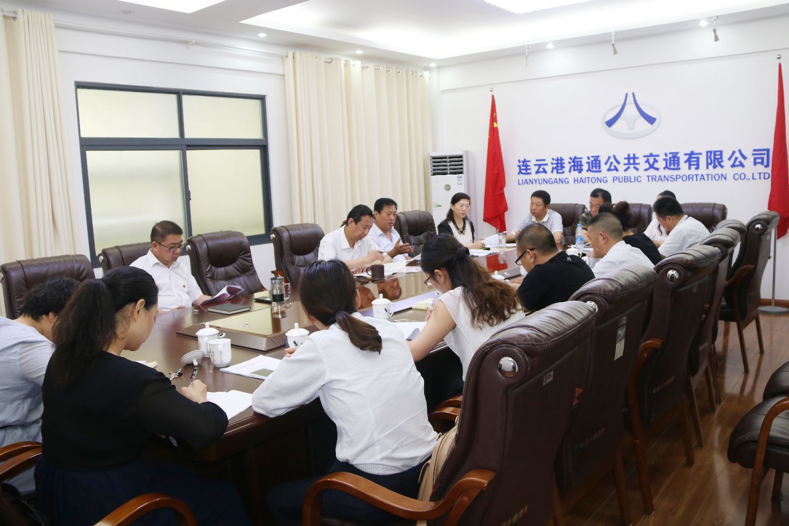 海通公交黨委開展重溫《黨委會的工作方法》加強領導班子建設專題討論