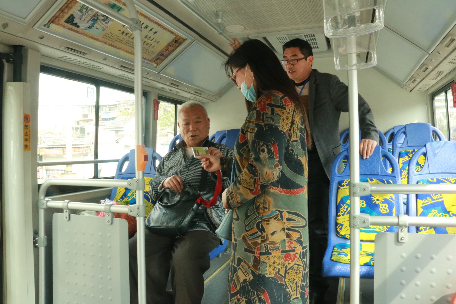 公交新浦公司積極開展優(yōu)惠卡違規(guī)使用檢查活動(dòng)