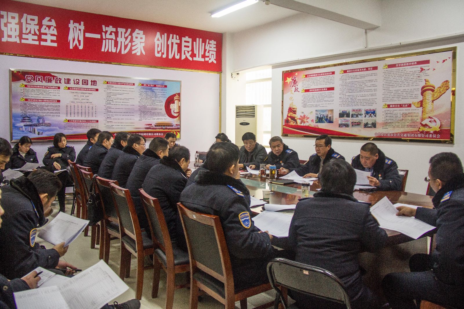 公交集團(tuán)召開230臺(tái)新能源車輛上線協(xié)調(diào)會(huì)