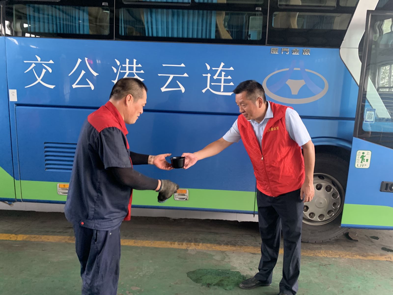 機(jī)務(wù)技術(shù)事業(yè)部黨支部開展“錘煉黨性踐初心 凝心聚力辦實(shí)事”志愿服務(wù)活動(dòng)